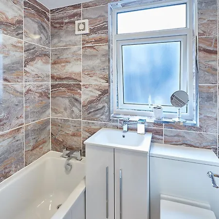 Apartment Centre 3-bed 3-bath